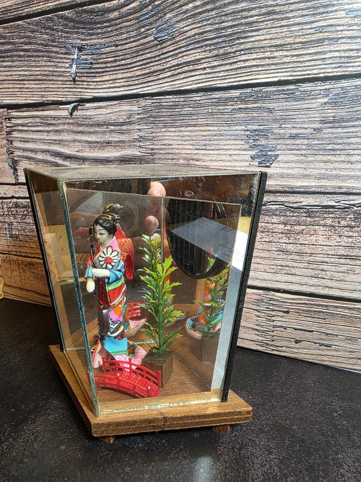 Vintage (1940s-1950s) Porcelain Geisha Doll Diorama Case