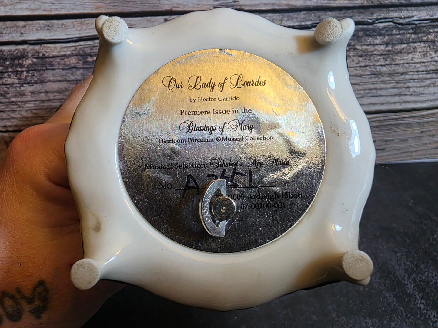Vintage Thomas Kincaid The Lady of Lourdes Music Box