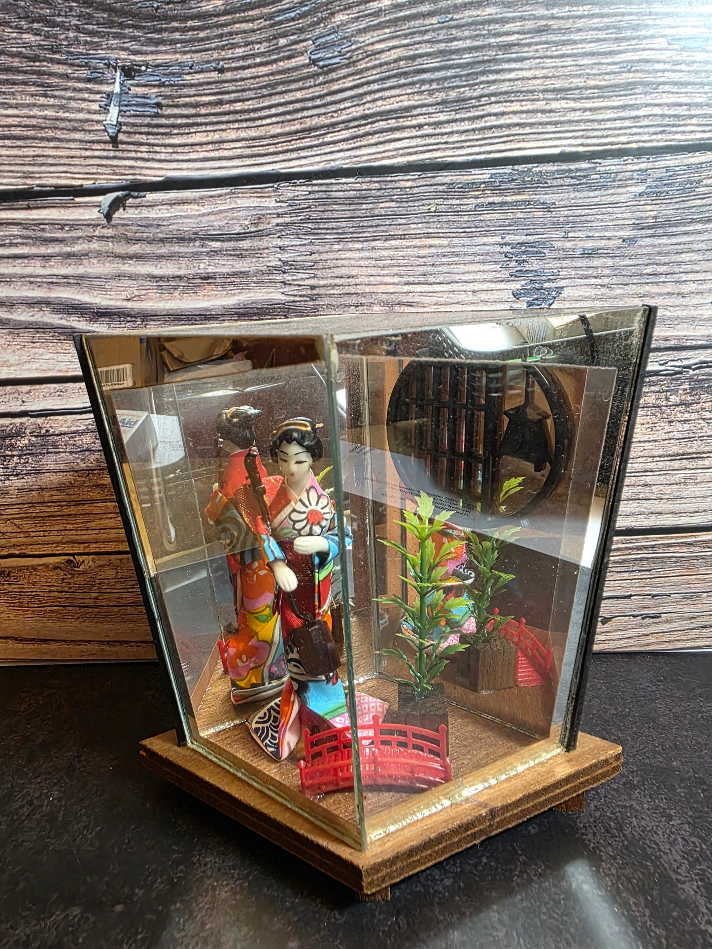 Vintage (1940s-1950s) Porcelain Geisha Doll Diorama Case