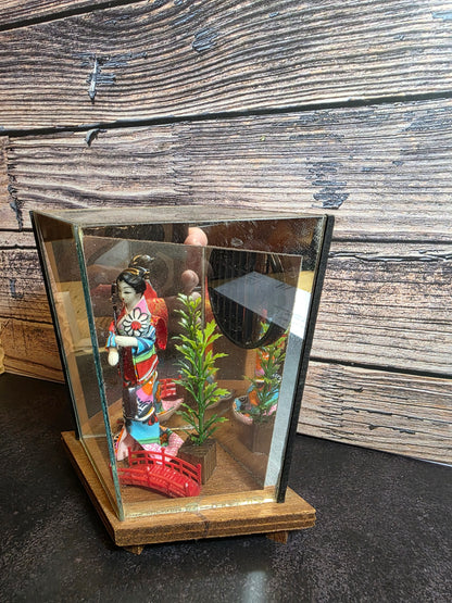 Vintage (1940s-1950s) Porcelain Geisha Doll Diorama Case