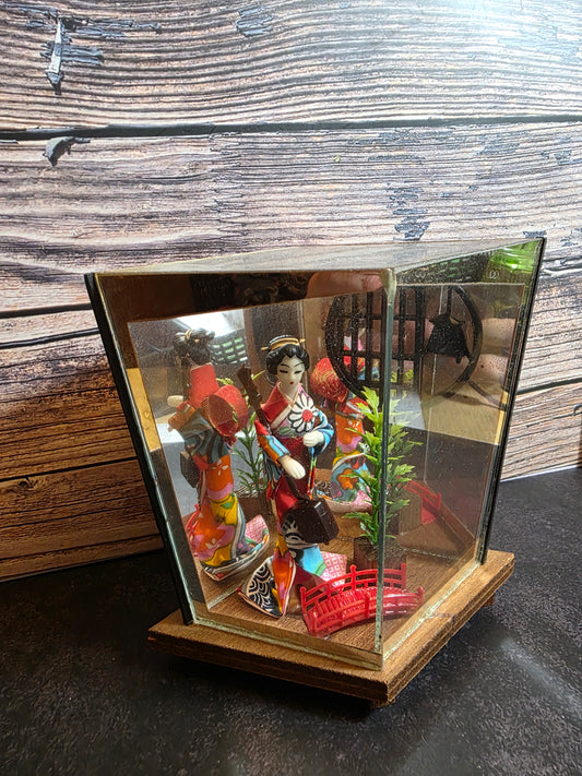 Vintage (1940s-1950s) Porcelain Geisha Doll Diorama Case
