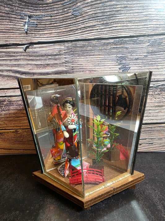 Vintage (1940s-1950s) Porcelain Geisha Doll Diorama Case
