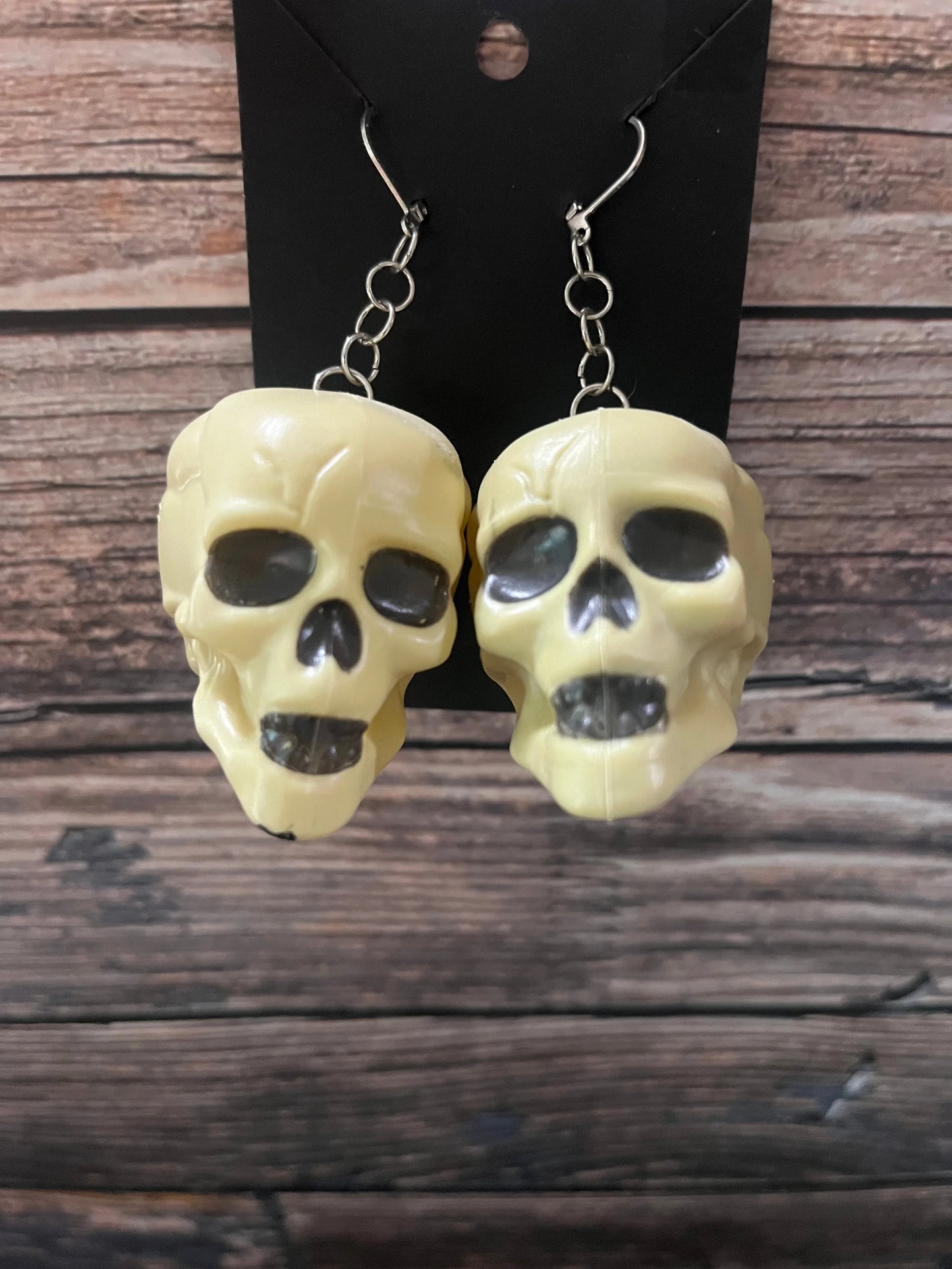 Rolling Heads Skull Earrings