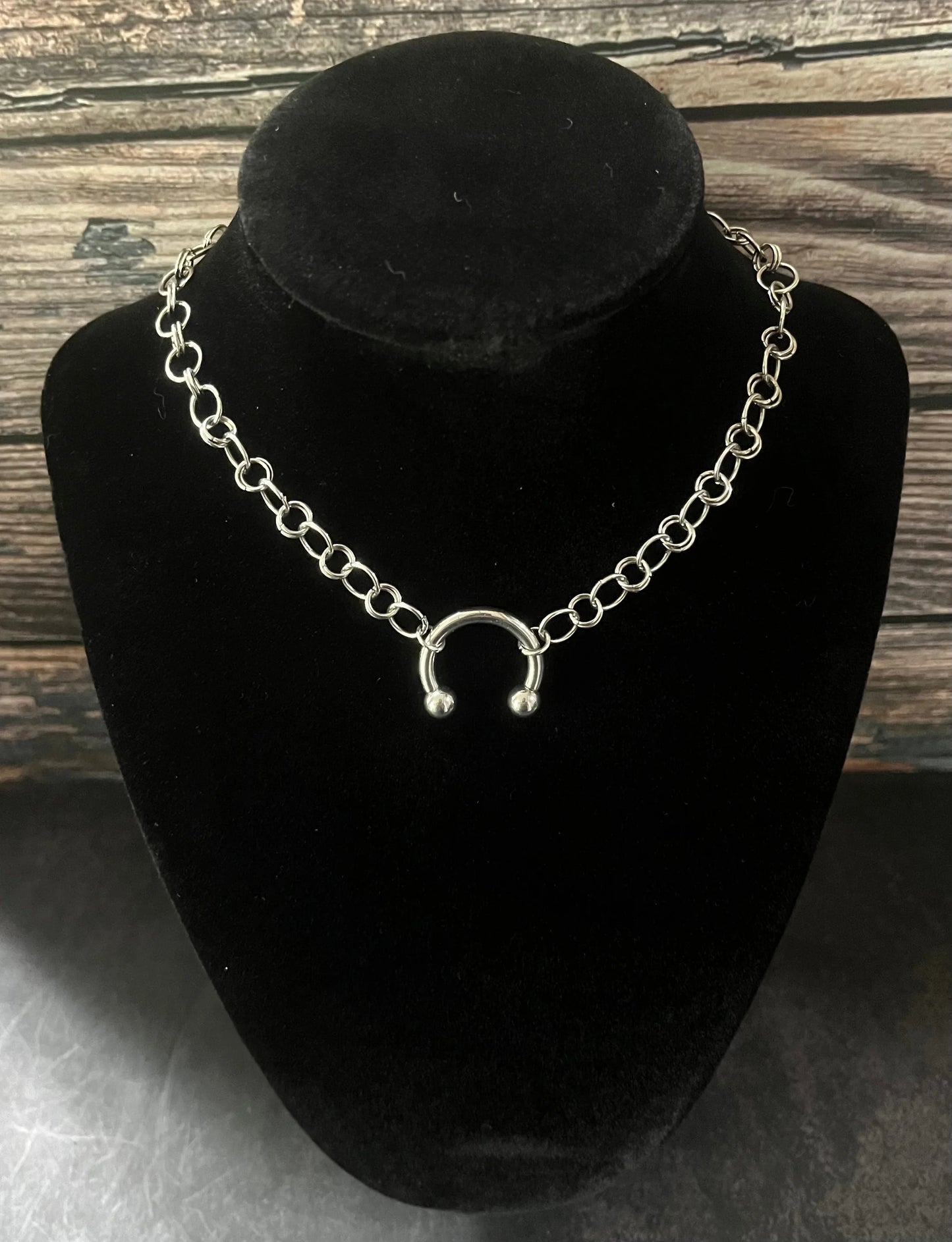 Horseshoe Barbell Choker Necklace (8G)